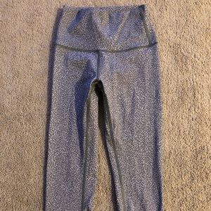 Lululemon wonder under crop. Worn ONCE size 2